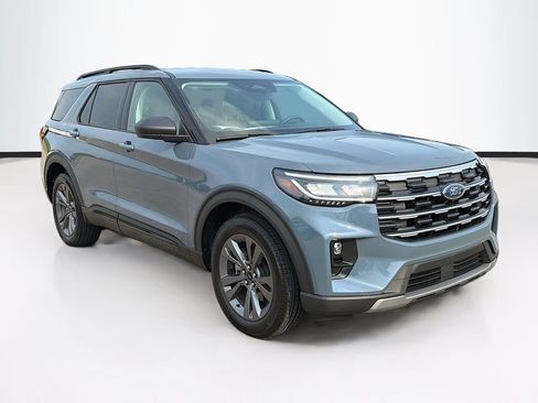 Used 2026 Ford Explorer Active w/ Active Comfort Package AWD/4WD image 2