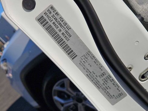 New 2026 Jeep Compass Latitude image 34