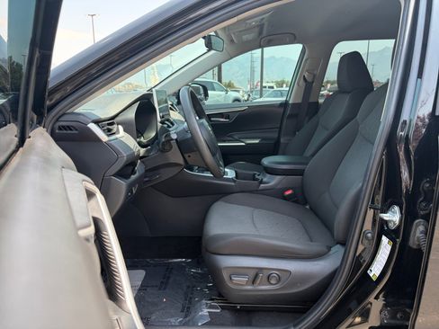 Used 2023 Toyota RAV4 XLE AWD/4WD image 11