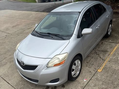 Used 2009 Toyota Yaris S FWD image 2