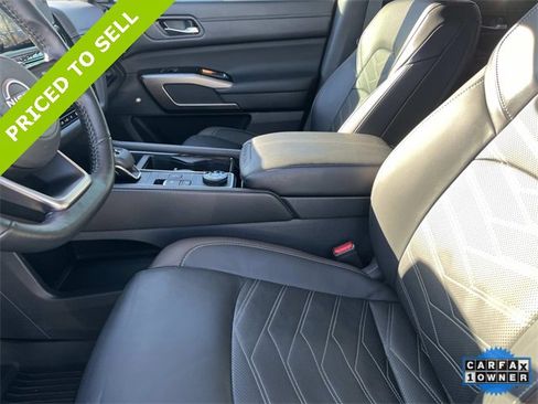 Used 2024 Nissan Pathfinder Platinum image 28