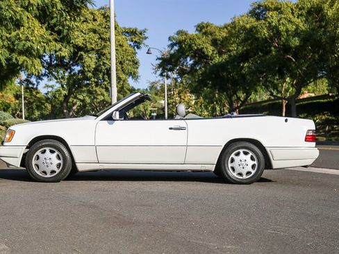 Used 1995 Mercedes-Benz E 320 Convertible image 34