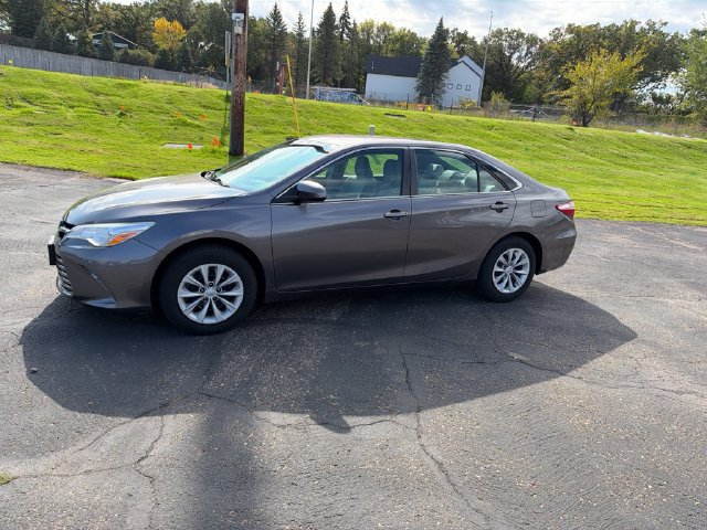 Used 2017 Toyota Camry LE FWD image 1