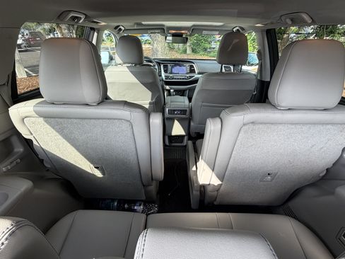 Used 2018 Toyota Highlander XLE FWD image 52