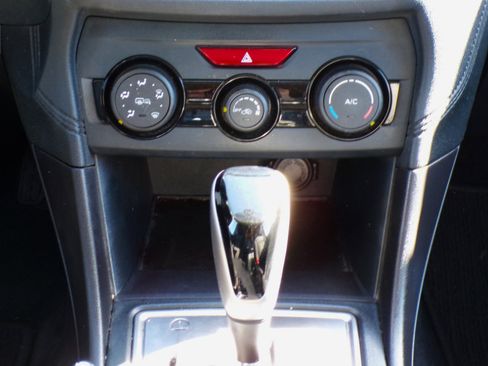 Used 2018 Subaru Crosstrek 2.0i Premium image 17