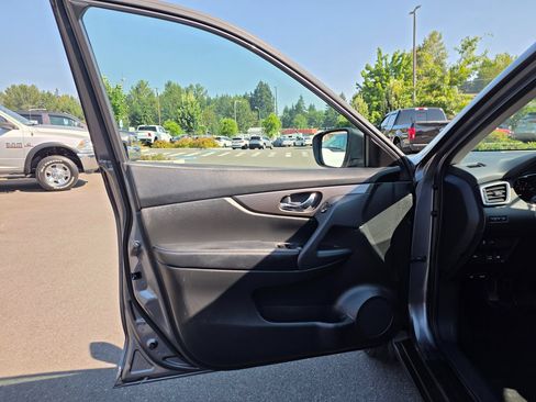 Used 2015 Nissan Rogue S AWD/4WD image 22