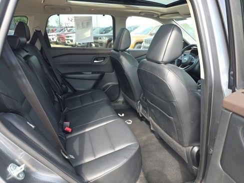 Used 2023 Nissan Rogue SV w/ SV Premium B Package AWD/4WD image 12