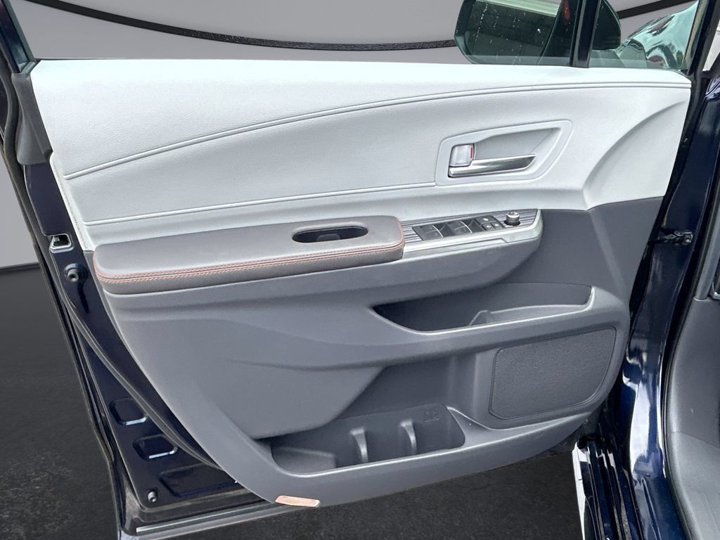 Used 2024 Toyota Sienna XSE FWD image 35