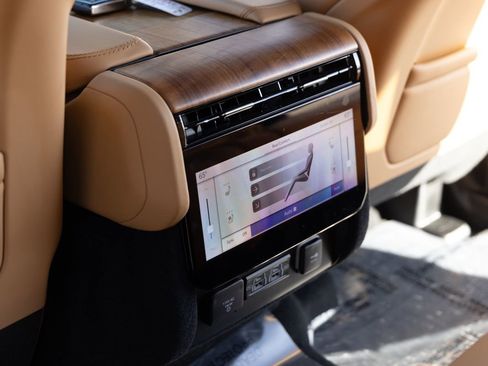 Used 2023 Jeep Grand Wagoneer Series III AWD/4WD image 24