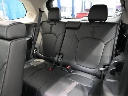 Used 2024 Honda Pilot Touring image 12