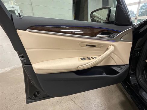 Used 2018 BMW 530i w/ Premium Package RWD image 9