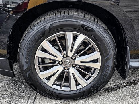 Used 2020 Nissan Pathfinder S image 10