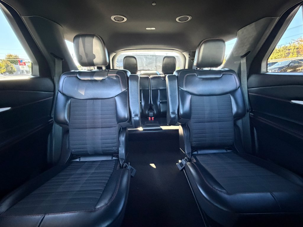 Used 2025 Ford Explorer ST-Line AWD/4WD image 18