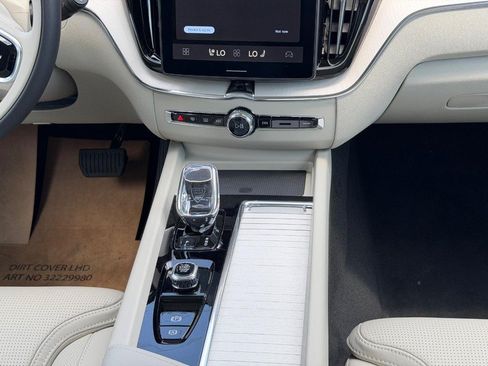 New 2026 Volvo XC60 T8 Ultra w/ Protection Package Premier AWD/4WD image 8