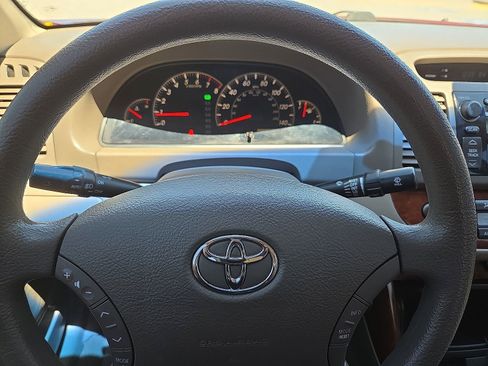 Used 2005 Toyota Camry FWD image 24