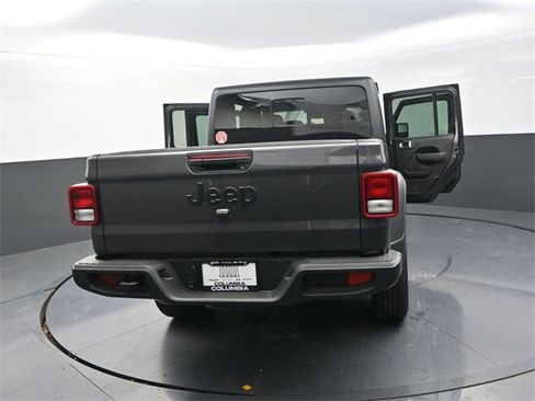 New 2025 Jeep Gladiator Sport image 30