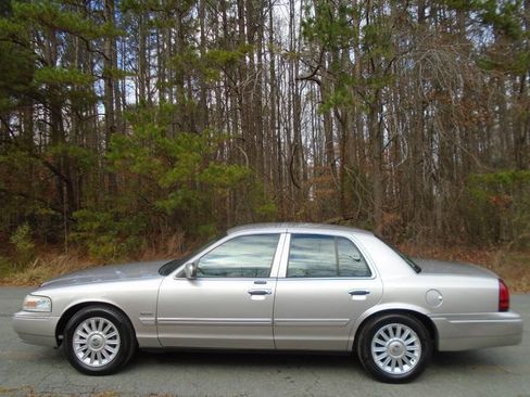 Used 2010 Mercury Grand Marquis LS image 8