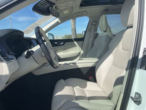 Used 2019 Volvo XC60 T5 Momentum w/ Premium Package image 18