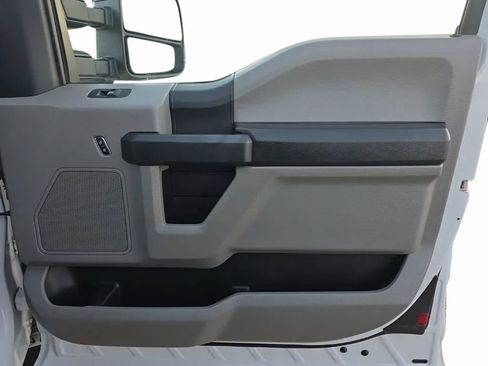 Used 2018 Ford F250 XL w/ Power Equipment Group image 19