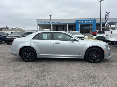 Used 2021 Chrysler 300 Touring L image 2