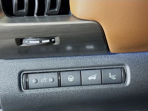 New 2025 Nissan Pathfinder Platinum w/ Cargo Package image 10