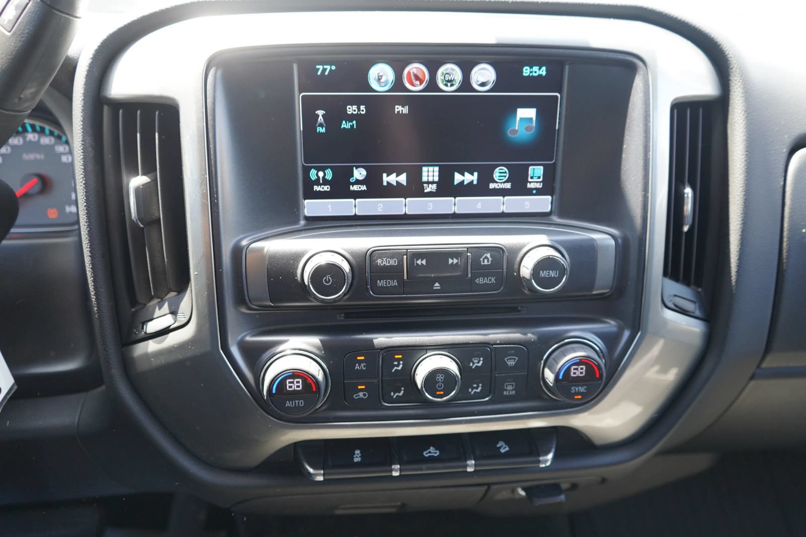 Used 2018 Chevrolet Silverado 1500 LT w/ All Star Edition AWD/4WD image 11