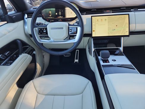 New 2025 Land Rover Range Rover SE image 4