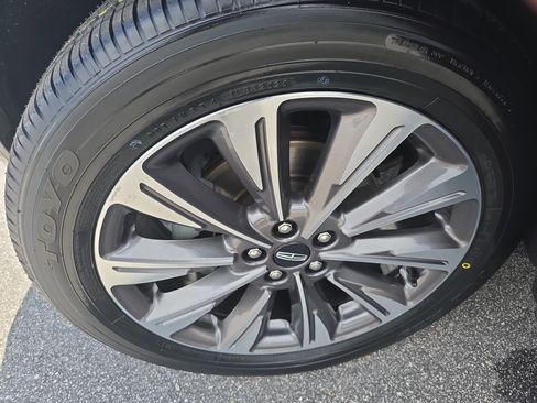 Used 2022 Lincoln Corsair Reserve w/ Equipment Group 201A FWD image 33