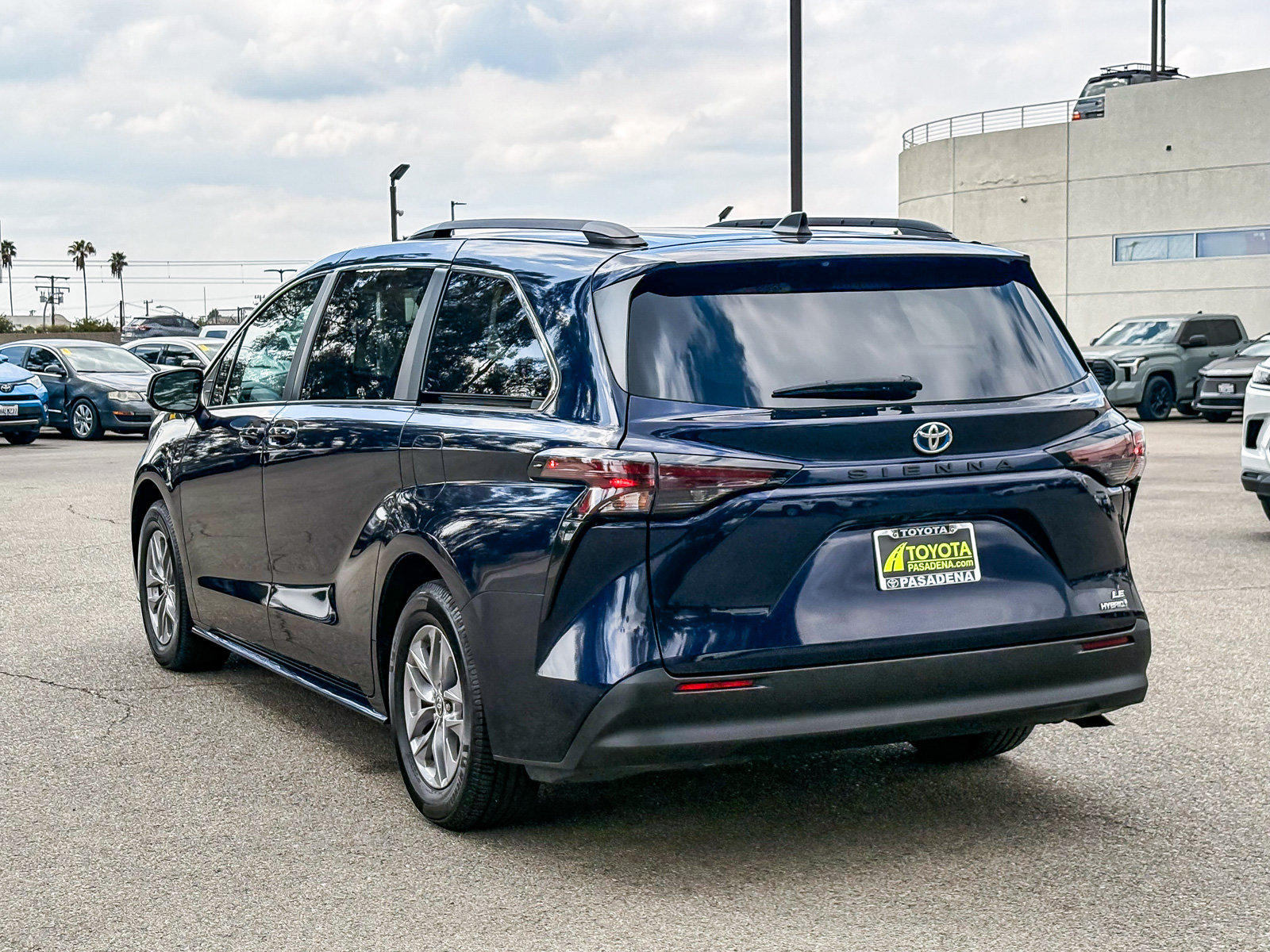 Used 2024 Toyota Sienna LE FWD image 8