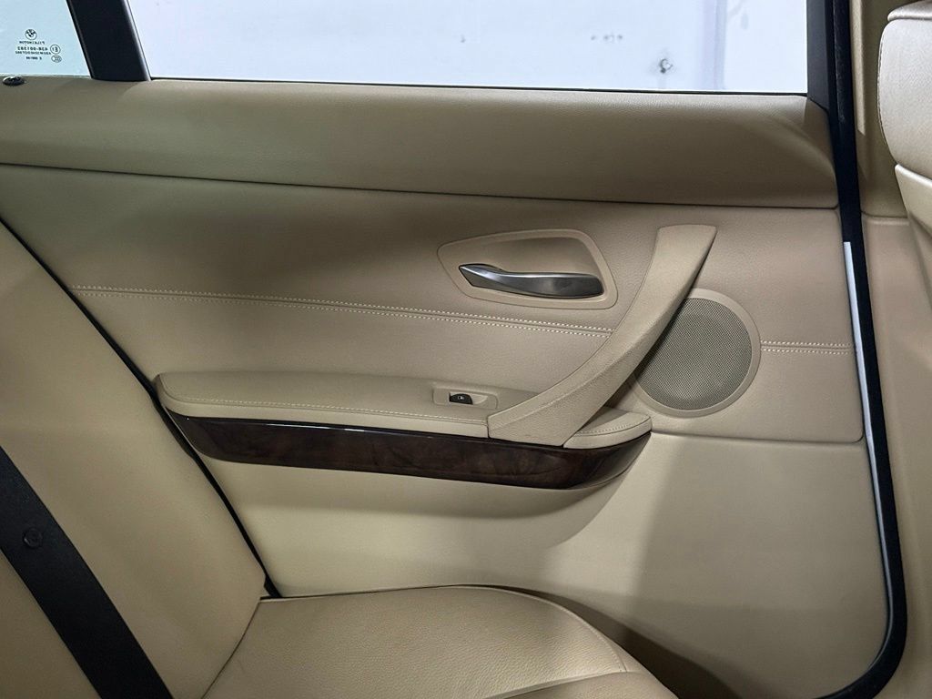 Used 2007 BMW 335xi Sedan AWD/4WD image 27
