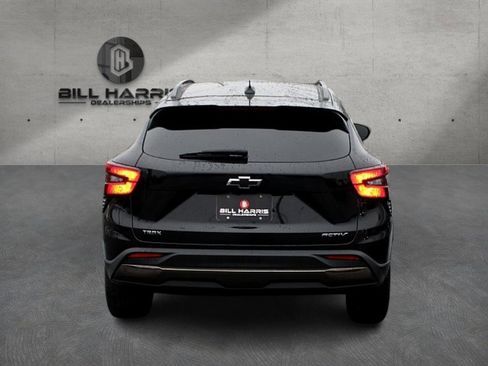 Used 2024 Chevrolet Trax ACTIV w/ Sunroof Package image 7