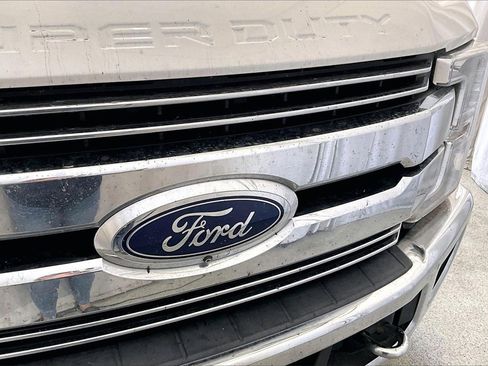 Used 2019 Ford F250 Lariat w/ Chrome Package image 7