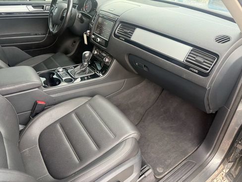 Used 2016 Volkswagen Touareg Sport AWD/4WD image 15