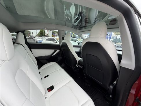 Used 2021 Tesla Model Y Long Range AWD/4WD image 26