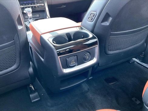 Certified 2024 Kia Carnival SX Prestige image 34