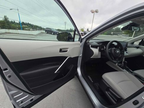 Used 2022 Toyota Corolla Cross L AWD/4WD image 20