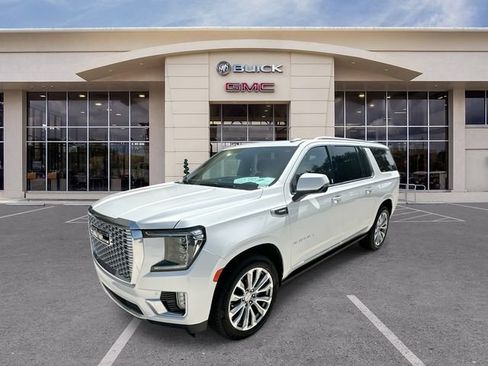 Used 2022 GMC Yukon XL Denali w/ Denali Premium Package AWD/4WD image 1