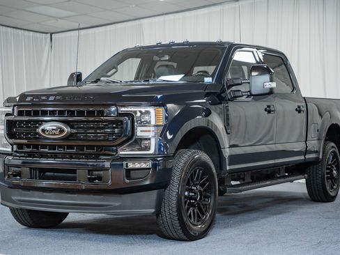 Used 2022 Ford F250 Lariat w/ Black Appearance Pkg image 3