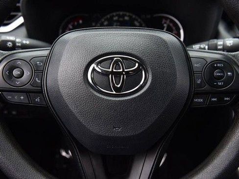 Used 2025 Toyota RAV4 XLE image 18