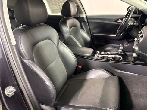 Used 2019 Kia Stinger Premium image 12