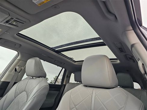 Used 2023 Toyota Highlander Platinum image 28