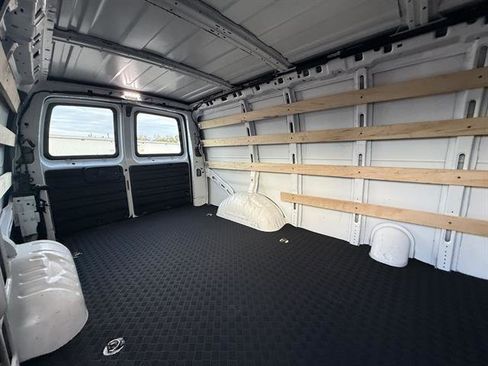 Used 2023 GMC Savana 2500 image 12