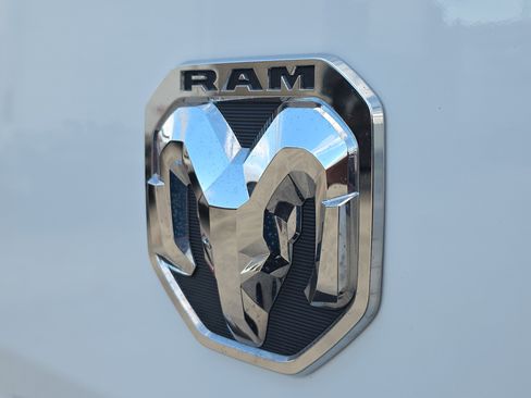 Used 2025 RAM ProMaster 2500 w/ Convenience Group FWD image 9