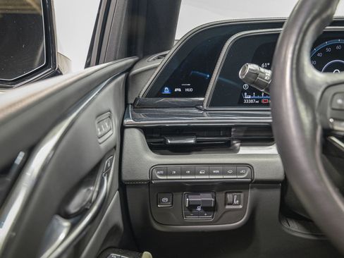 Used 2024 Cadillac Escalade Sport w/ LPO, ONYX Package image 18