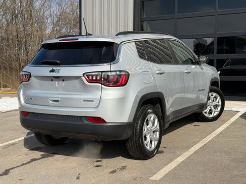 Used 2024 Jeep Compass Latitude image 5