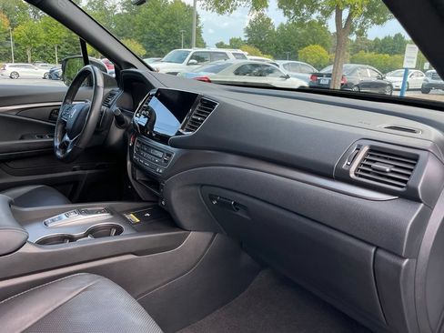 Used 2025 Honda Passport EX-L image 33