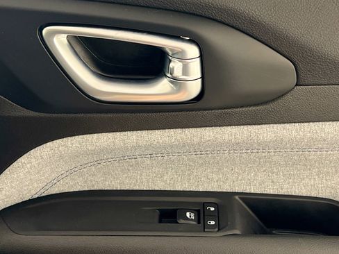 Used 2023 Jeep Compass Sport image 32