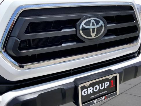 Used 2022 Toyota Tacoma SR5 AWD/4WD image 29