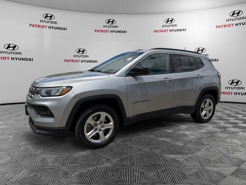 Used 2024 Jeep Compass Latitude AWD/4WD image 7