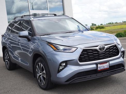 Used 2021 Toyota Highlander XLE FWD image 7